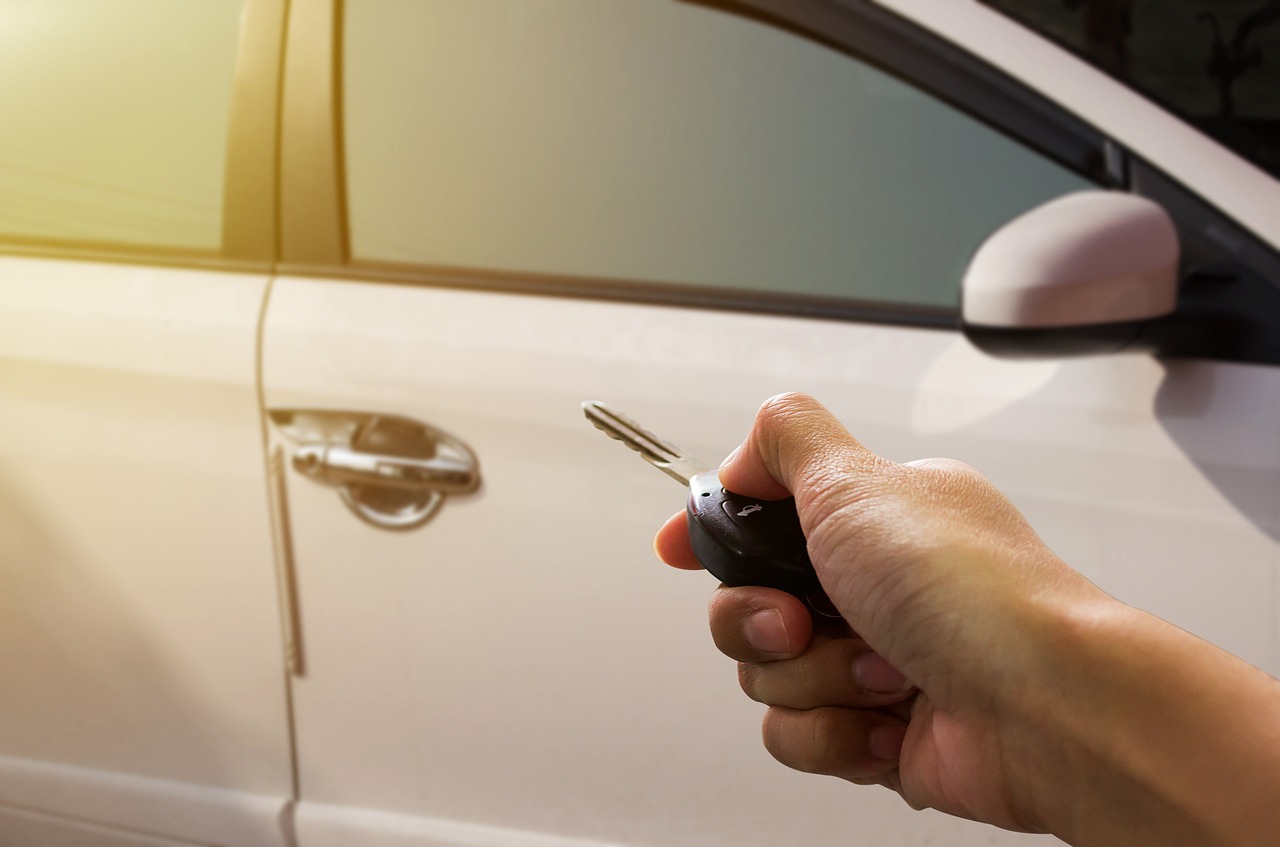 Savez-vous ce qui se passe lorsque vous montez sur le BRZDU comme ceci ? Une caractéristique cachée du véhicule dont de nombreux conducteurs n'ont aucune idée !