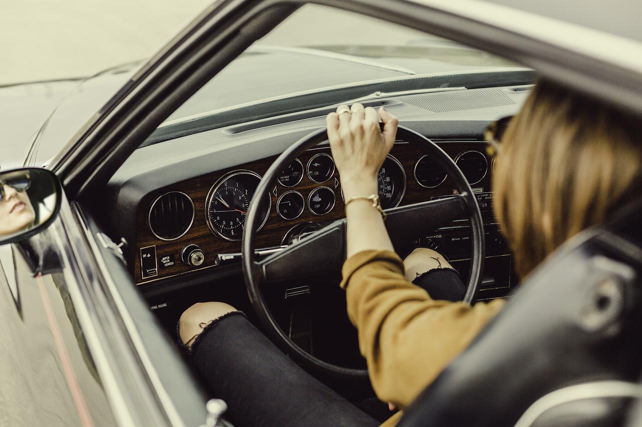 Allumez vos feux de route pendant 10 secondes avant de conduire : cette astuce vous fera économiser beaucoup d'argent !