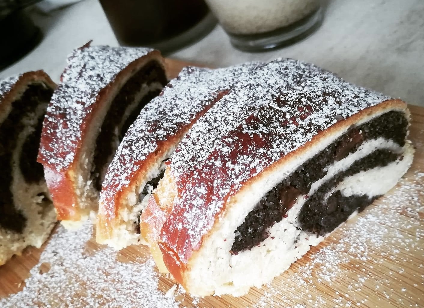 FINTA QUE LES COQUELICOTS NE SE DÉTÉRIORENT JAMAIS : J'ai appris cela dans une pâtisserie à l'époque socialiste et je le pratique encore aujourd'hui - la garniture aux graines de pavot est encore plus délicieuse !