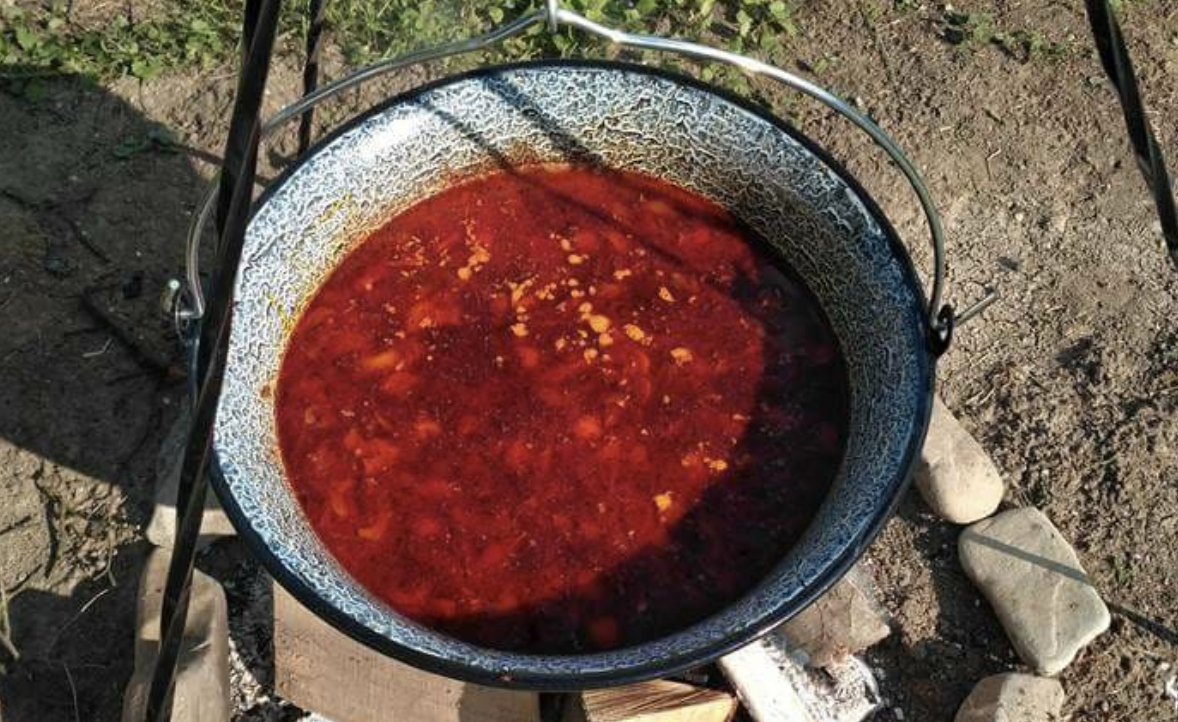 Tout au long de la saison, le maître du goulasch vous offre son savoir-faire pour obtenir le meilleur goulasch qui soit !