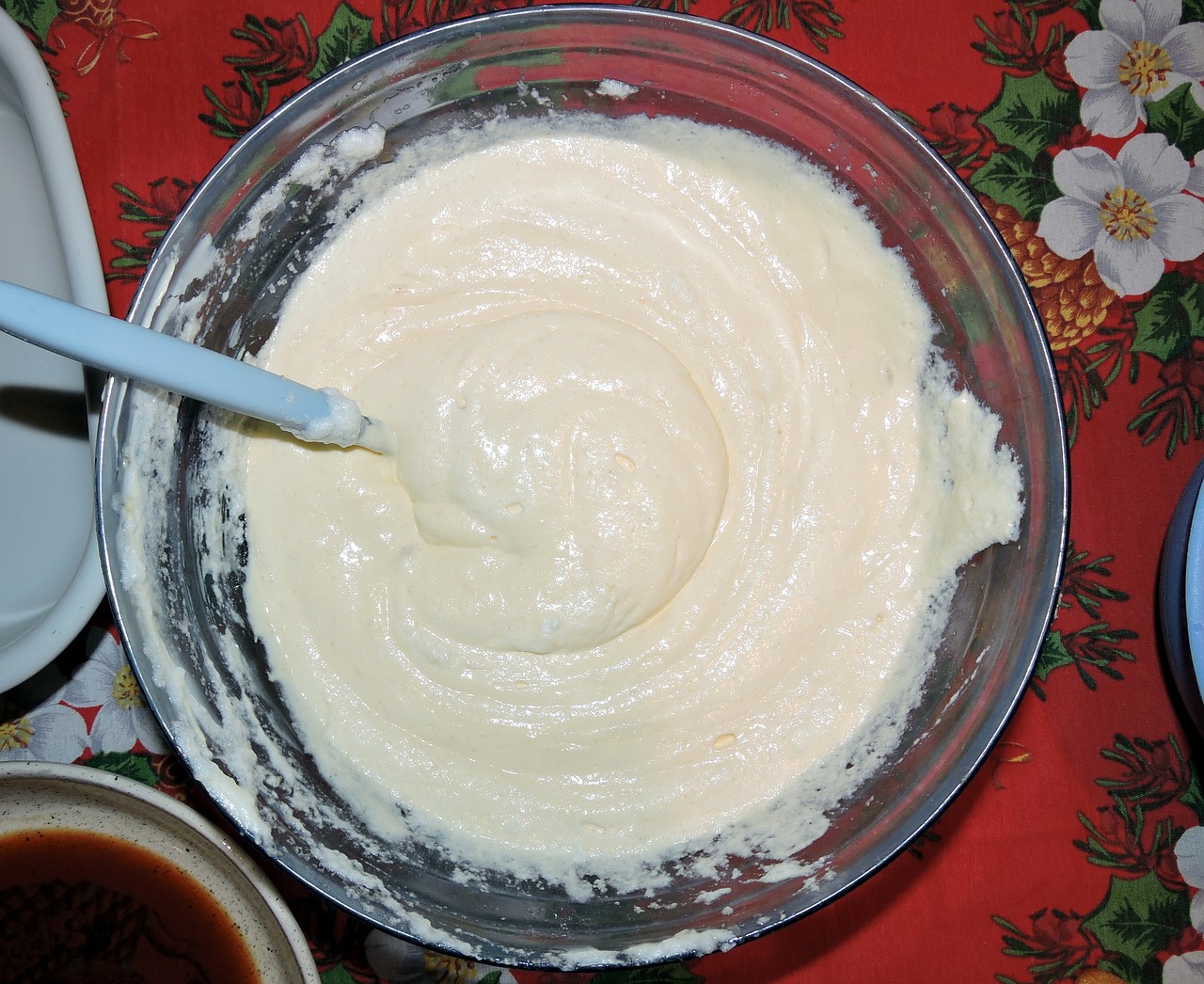 Strudel au cheesecake pour femme paresseuse : Un gâteau étonnant et juteux sans pâte - il suffit de l'empiler sur la plaque de cuisson et de ne plus s'en préoccuper !