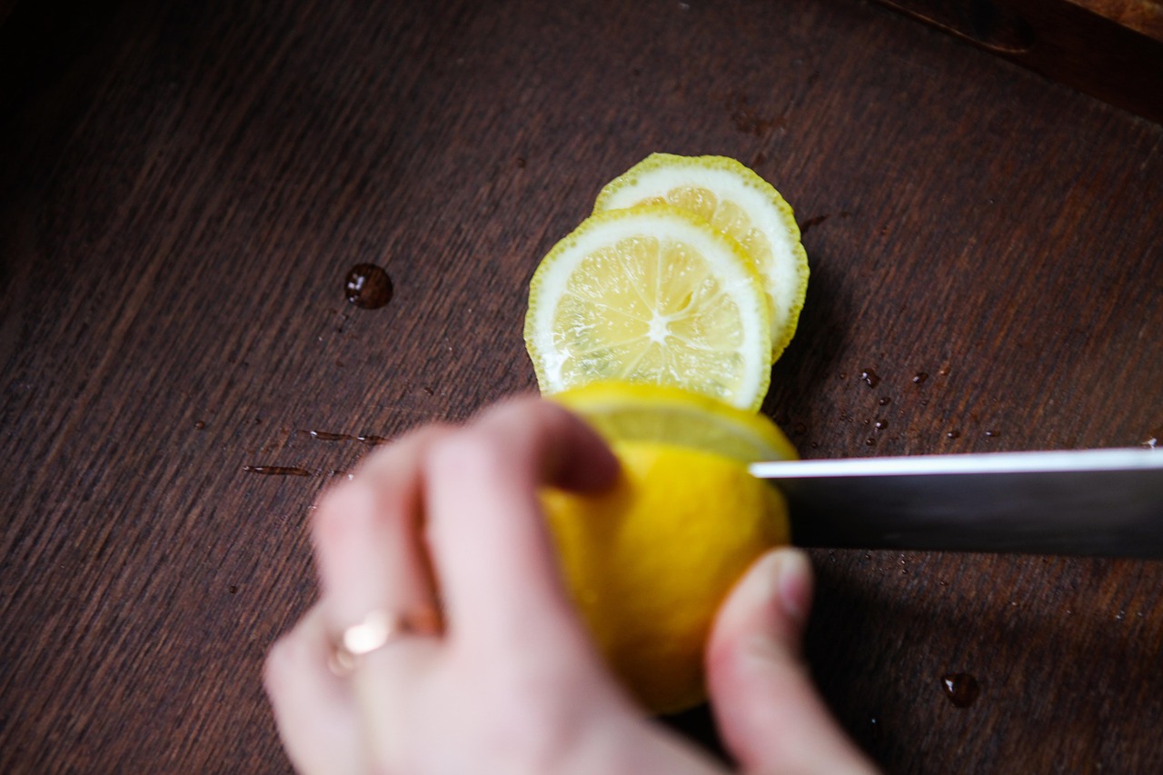 Les citrons deviennent de plus en plus chers : l'astuce pour les garder frais pendant 3 MOIS ou plus et éviter qu'ils ne pourrissent !