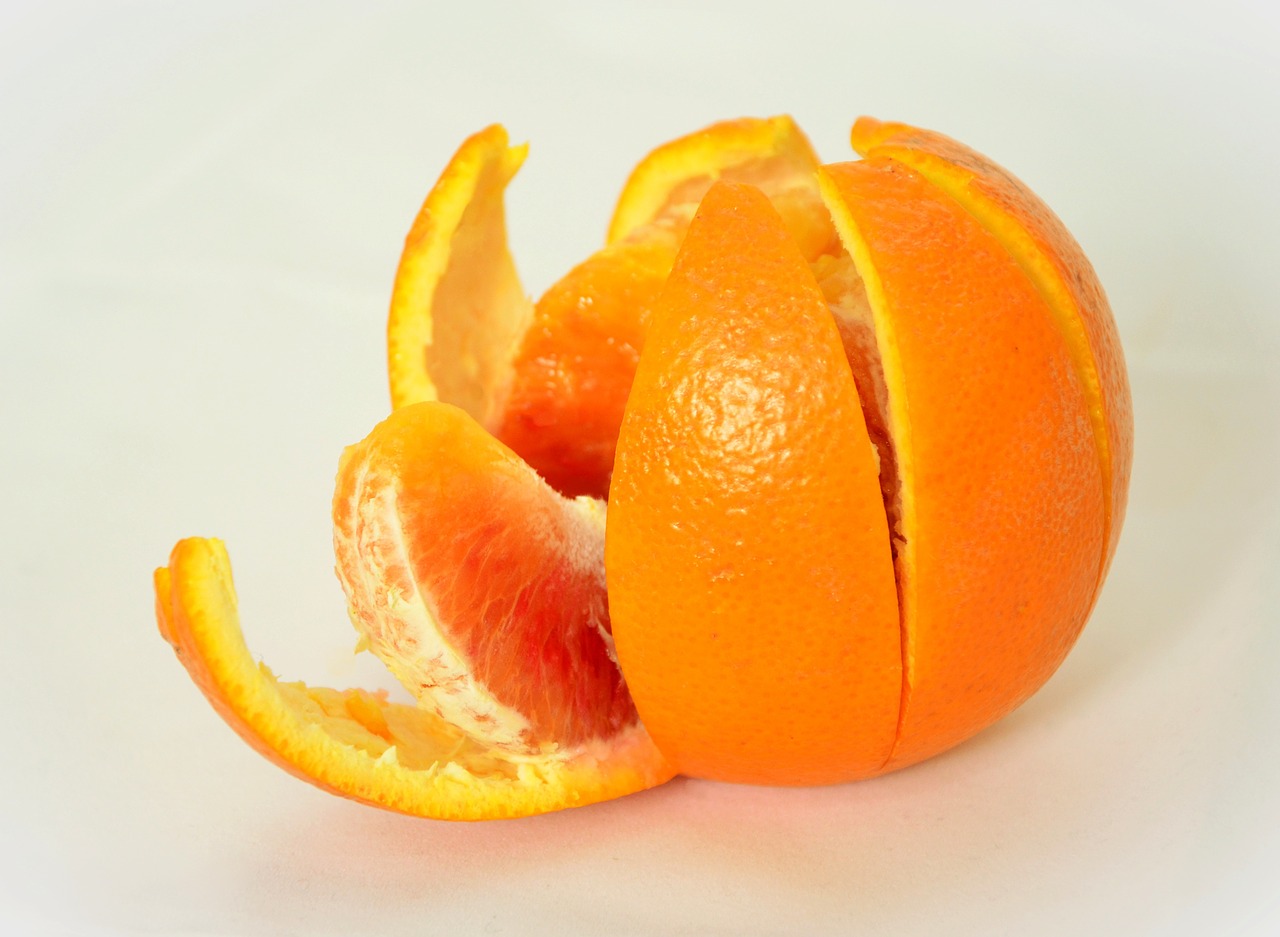 Ne jetez plus les pelures d'orange ! Je les ai trouvées plus efficaces pour le ménage que tous les produits chimiques de la gamme DROGERY !