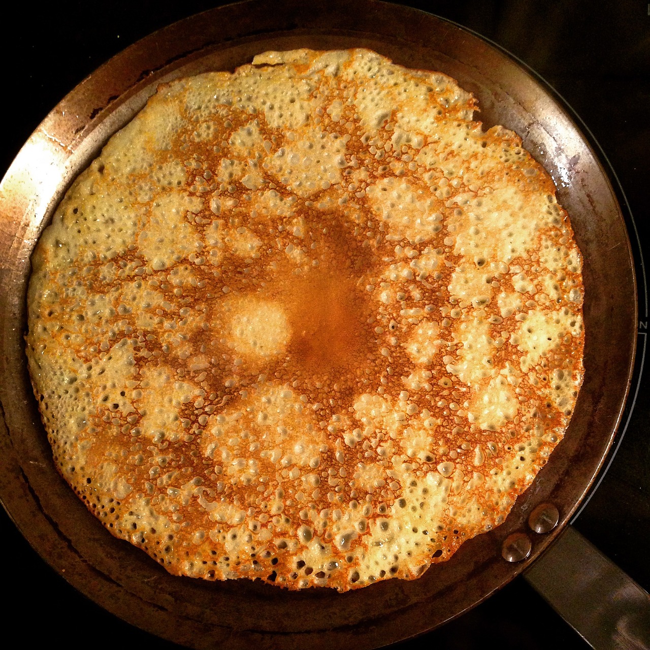 Un truc que je ne connaissais pas auparavant : La pâte à crêpes restera EXTRA moelleuse et savoureuse pendant longtemps si vous ajoutez CET ingrédient !