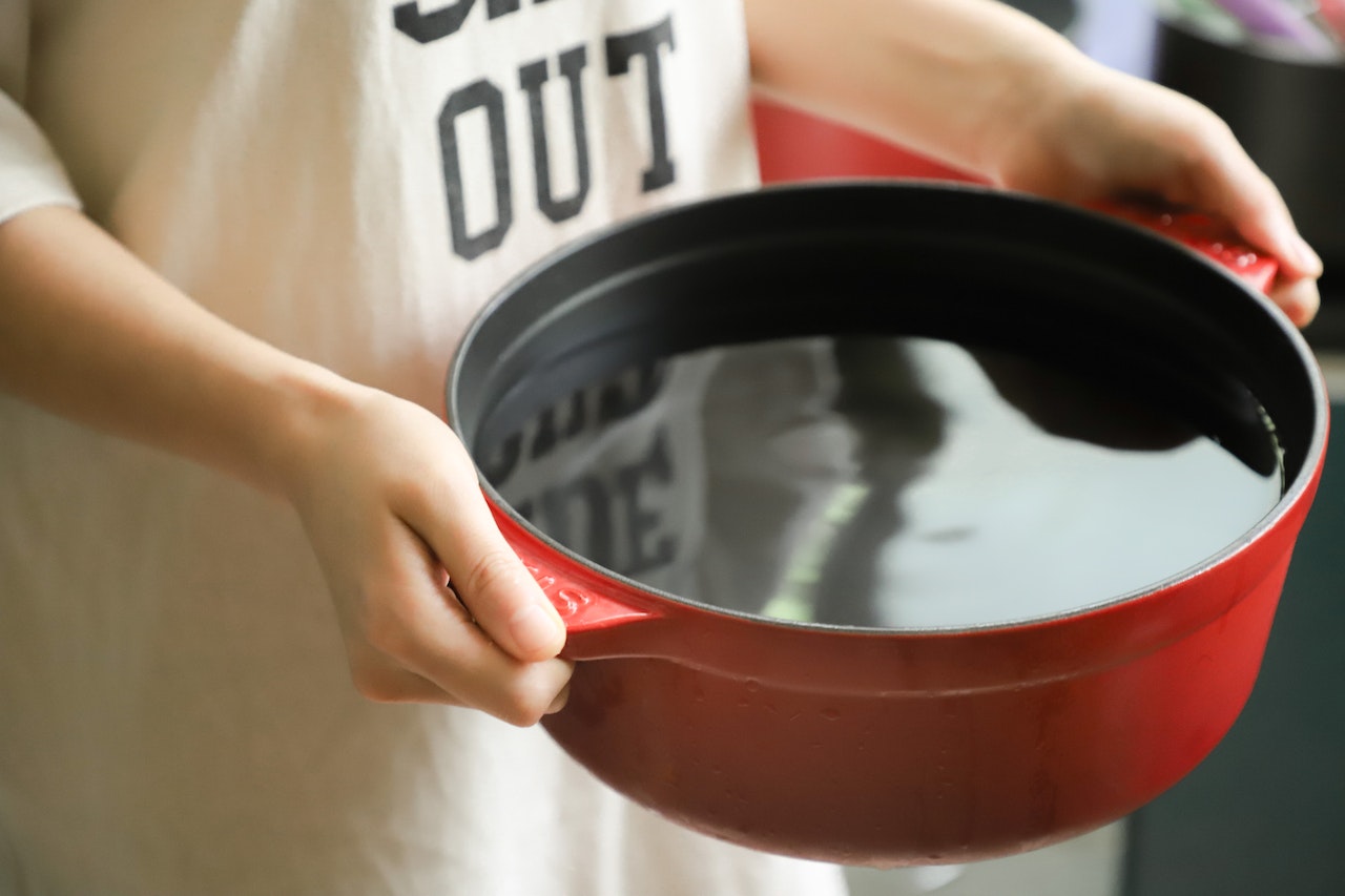 Prenez un bocal de vinaigre, des clous de girofle ordinaires et conservez bien cette astuce maison : Je l'utilise depuis des années et je le conseille à tout le monde !