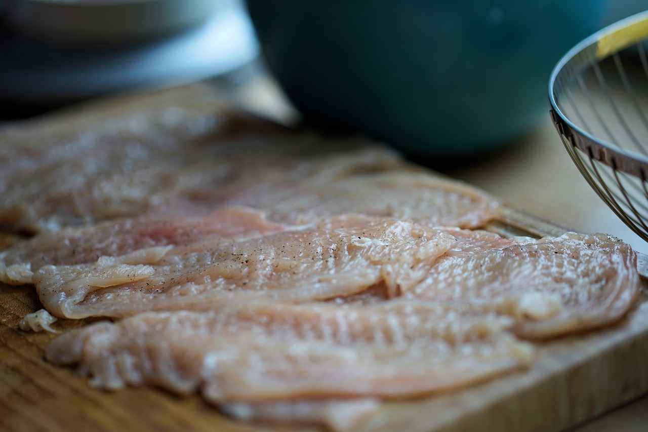 L'astuce secrète du patron pour des filets et des escalopes parfaits : lorsque vous les mettez dans la poêle comme ceci, sachez que personne ne se souviendra du triple emballage classique !