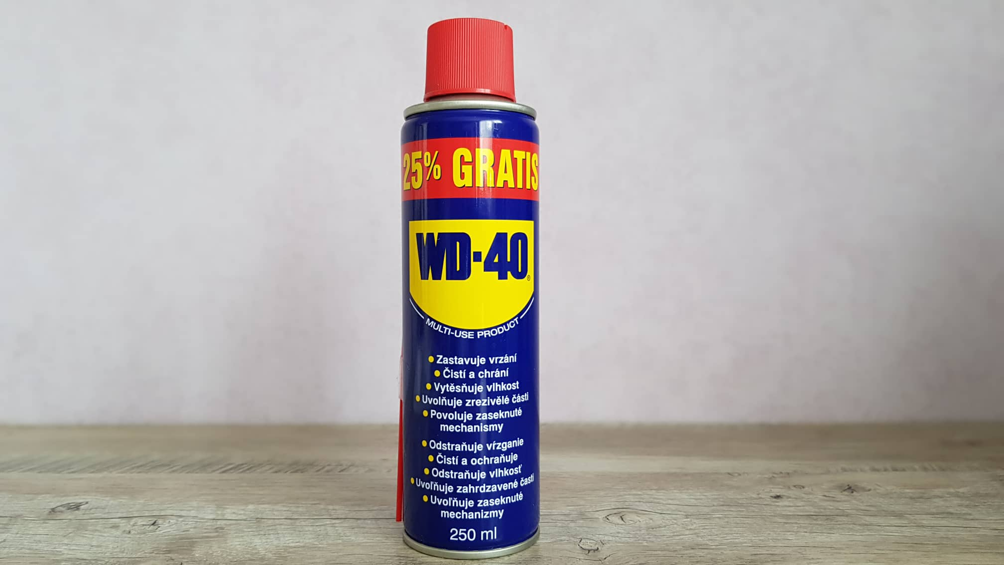 Vaporisez CETTE partie de la voiture avec du WD-40 : vous serez étonné du résultat !