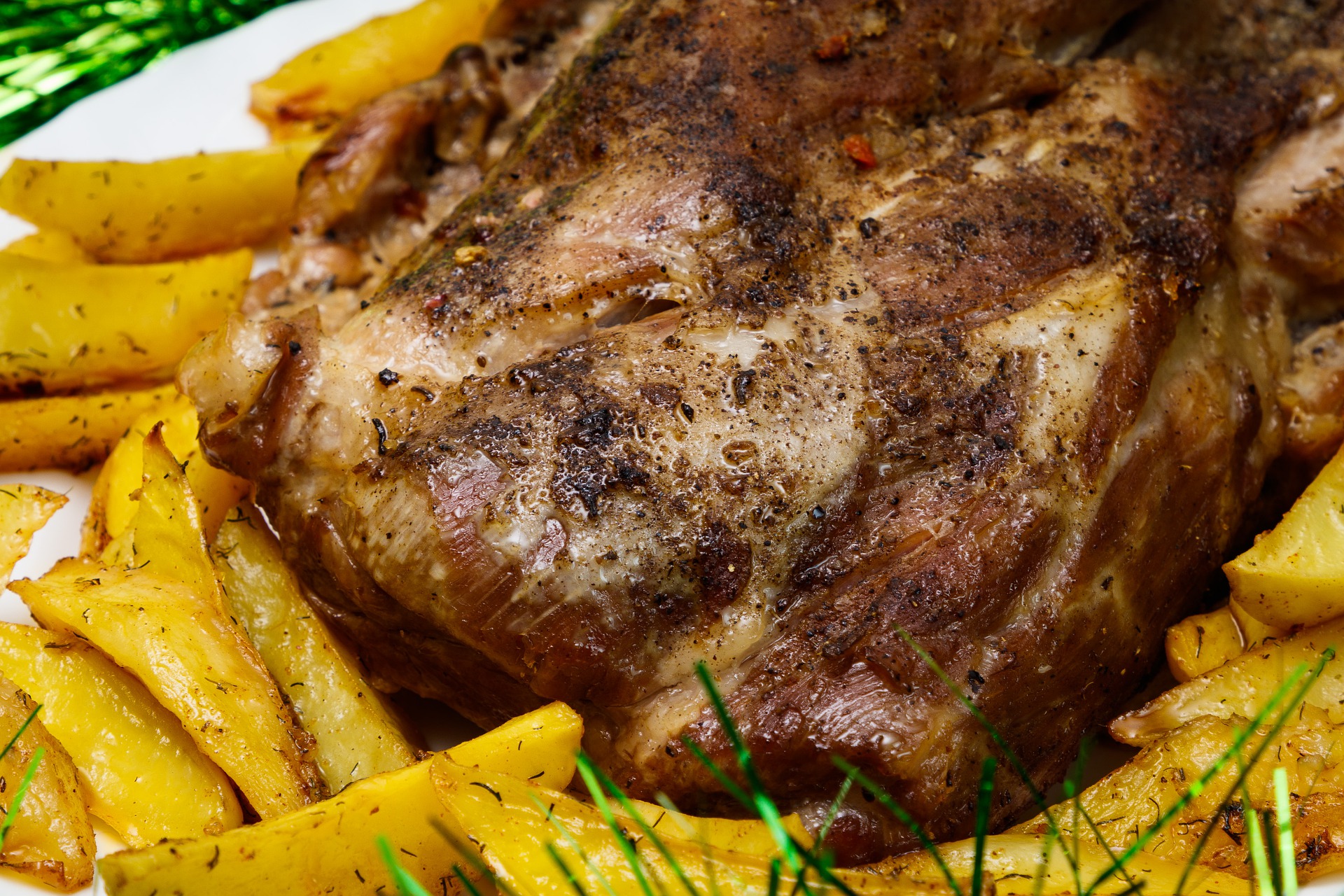 Ne jamais laver le poulet à l'eau courante : une raison que tout le monde devrait connaître !