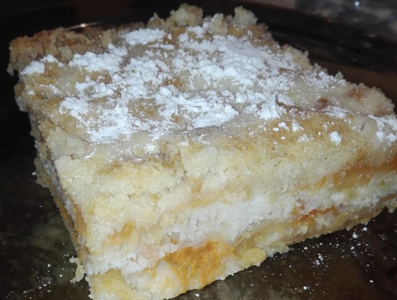 Strudel au cheesecake pour femme paresseuse : Un gâteau étonnant et juteux sans pâte - il suffit de l'empiler sur la plaque de cuisson et de ne plus s'en préoccuper !